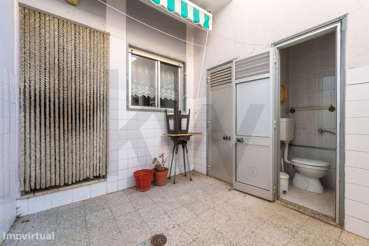 Apartamento T3 com espaço exterior no centro de Vila Real de Santo Ant-30