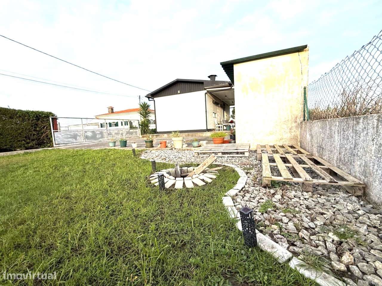Casa térrea isolada no Torrão do Lameiro, situada junto à Ria-20
