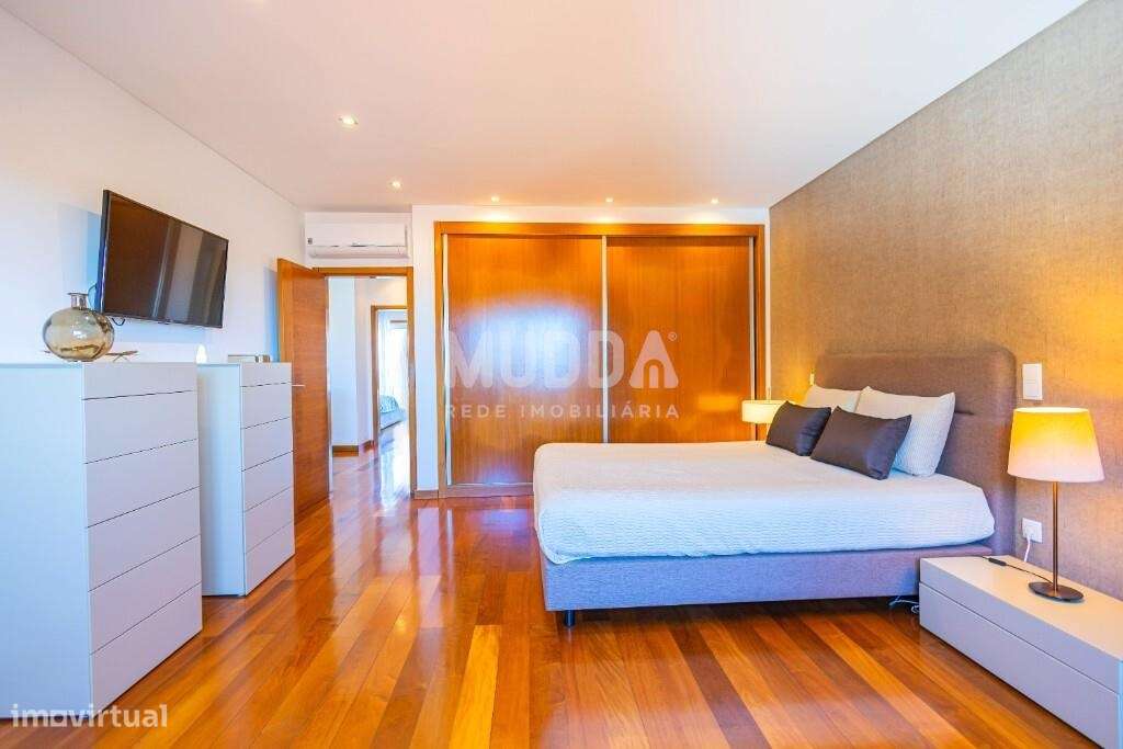 Excelente moradia geminada T4 em Santa Maria da Feira-19