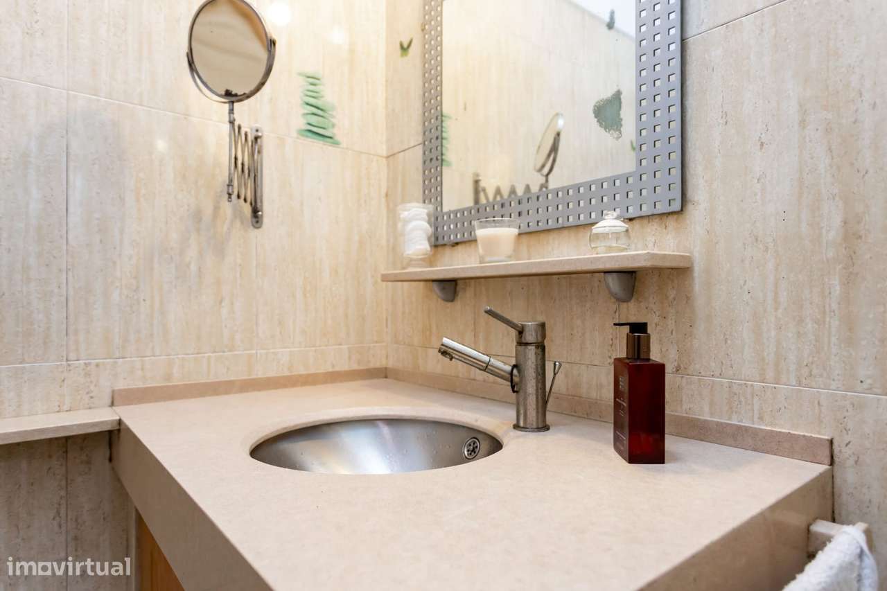 Moradia independente na Rua da Escola Nova-9