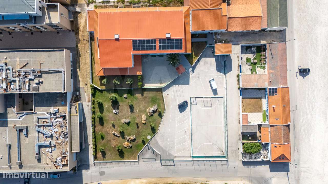 Edifício de 2 pisos em lote de 3750m2 em Peniche - Grande imagem: 3/20