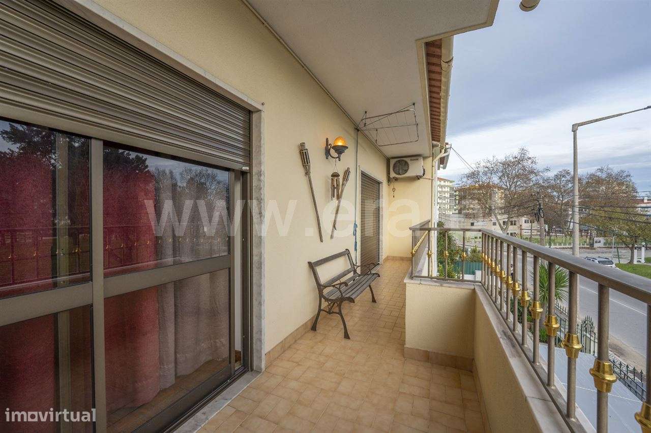 Moradia em Banda T5; Paivas-16