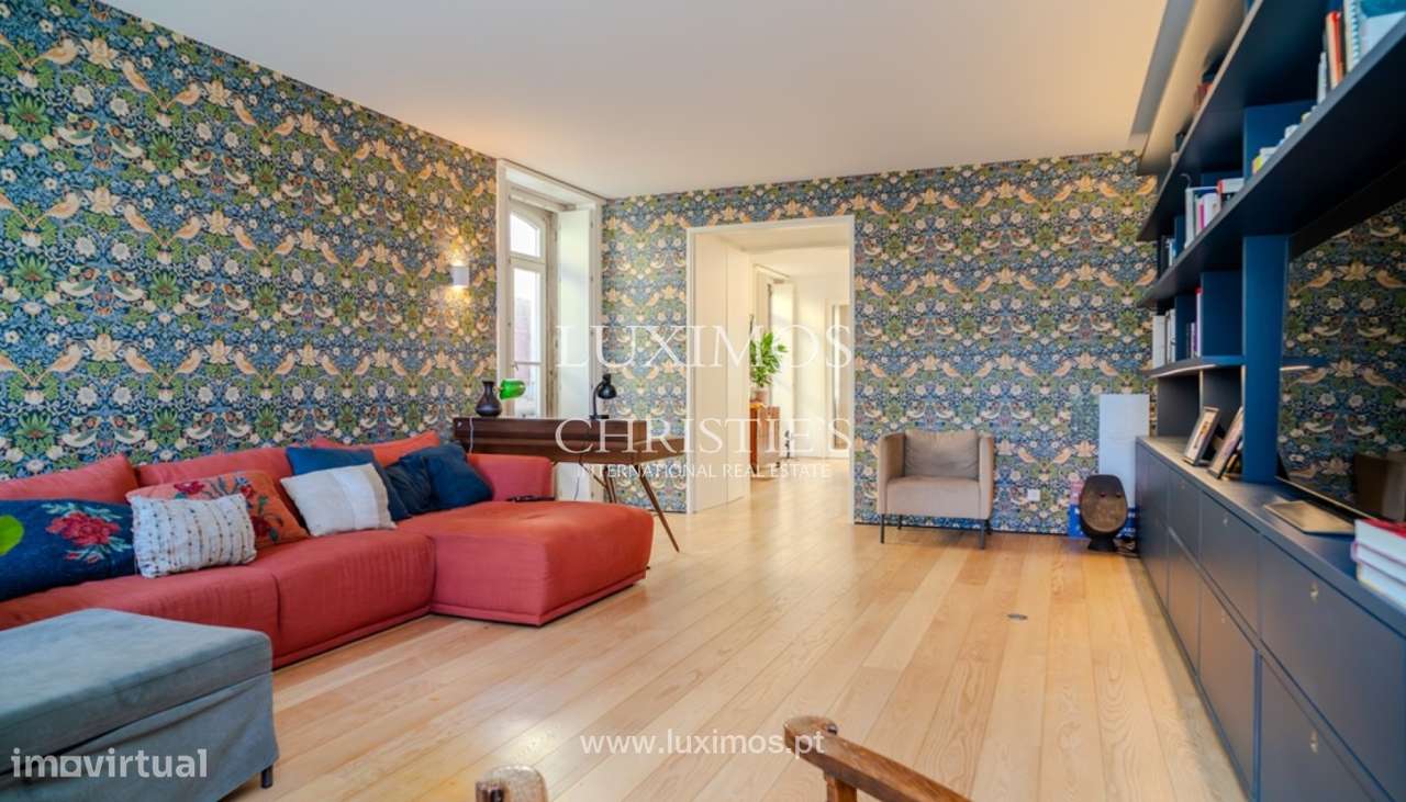 Moradia V5 de luxo totalmente remodelada para venda na Foz, Porto - Grande imagem: 3/25