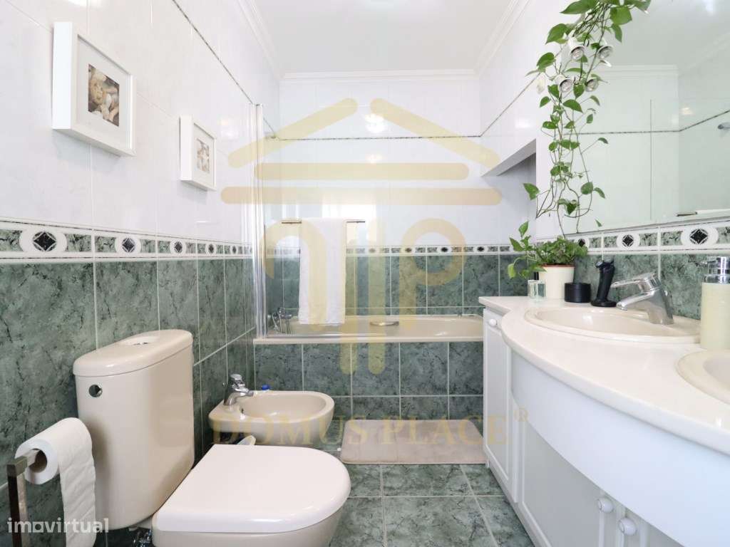 Moradia com Cave, Piscina e Terreno de 1878m² - Lavra
Vendida tota...-21