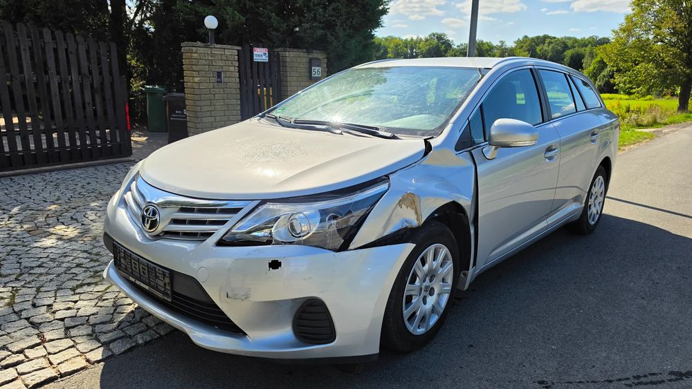 Toyota Avensis III (2009-) 1.6 Comfort 2012
