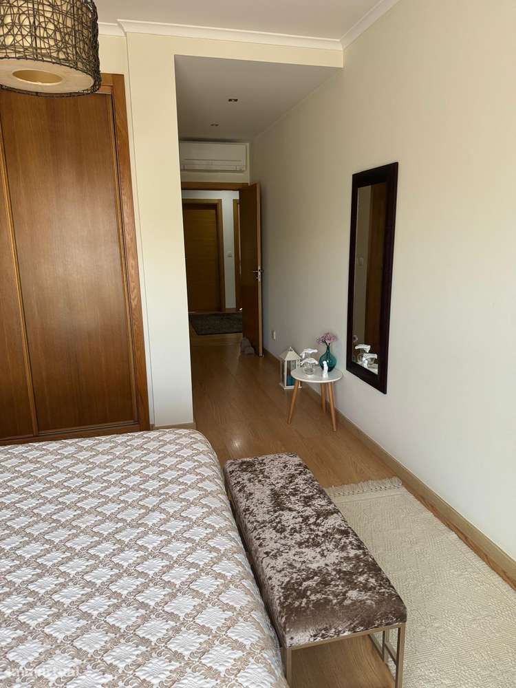 Apartamento T3 com 3 casas de banho e garagem-19