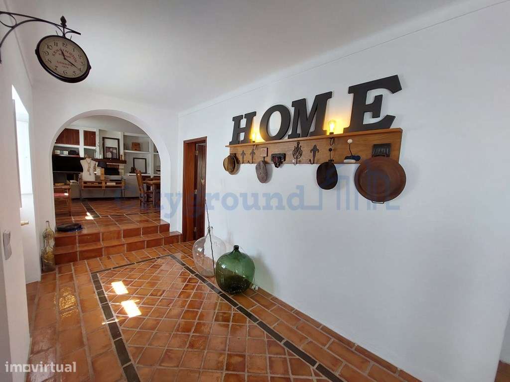 Charme com toque de luxo - Moradia V4 de 2 pisos com jardim em Regu... - Grande imagem: 3/36