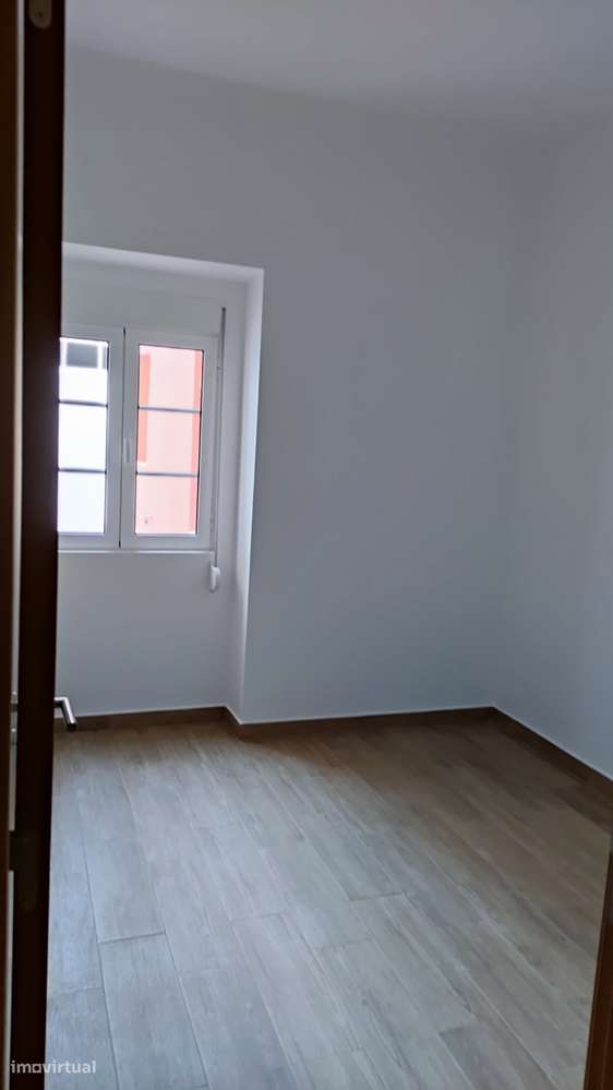 Apartamento de tipologia T2+1 de frente ao metro de Moscavide - Grande imagem: 2/11