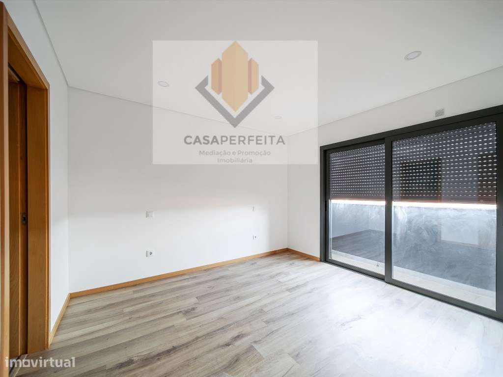 Apartamento T2 Novo com Varanda e Lugar de Garagem - Pedroso-22