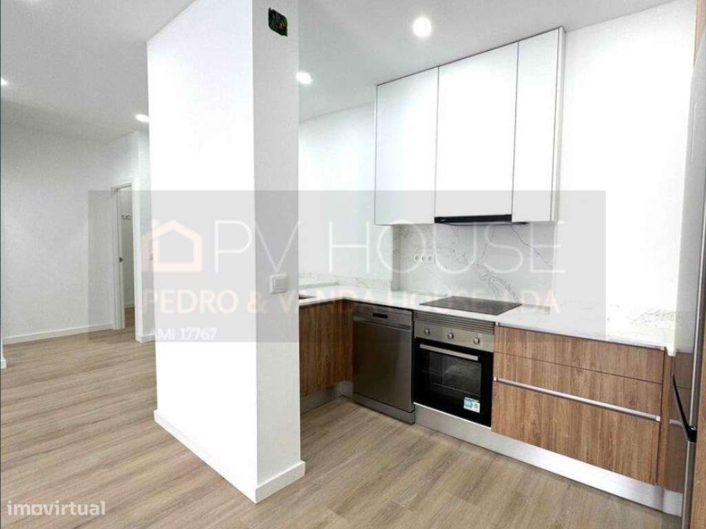 T4 Totalmente Remodelado com Suite e Cozinha Equipada | Rio de Mouro-5