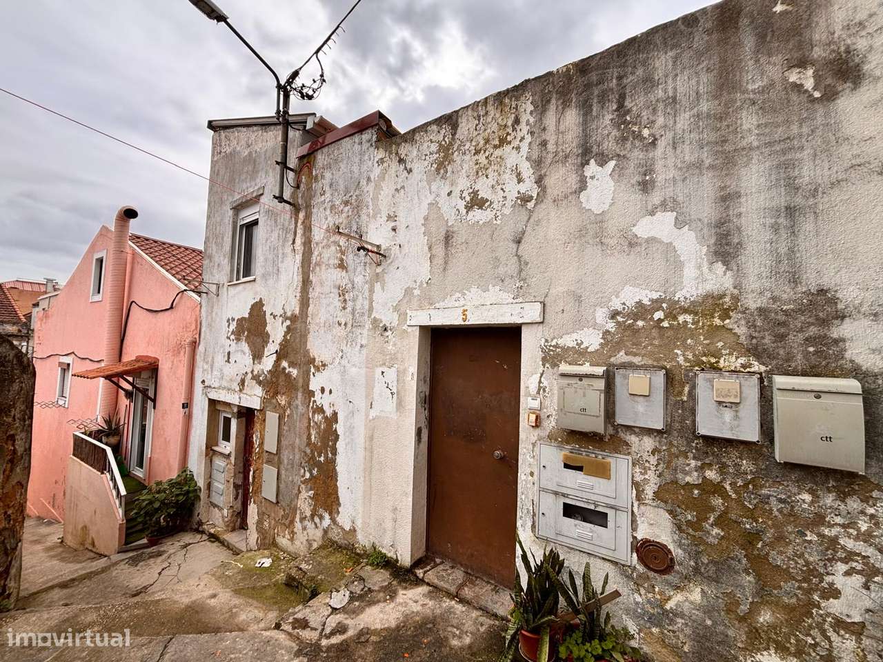 Prédio para Remodelar com Elevada Rentabilidade no Centro de Alhandra - Grande imagem: 2/12