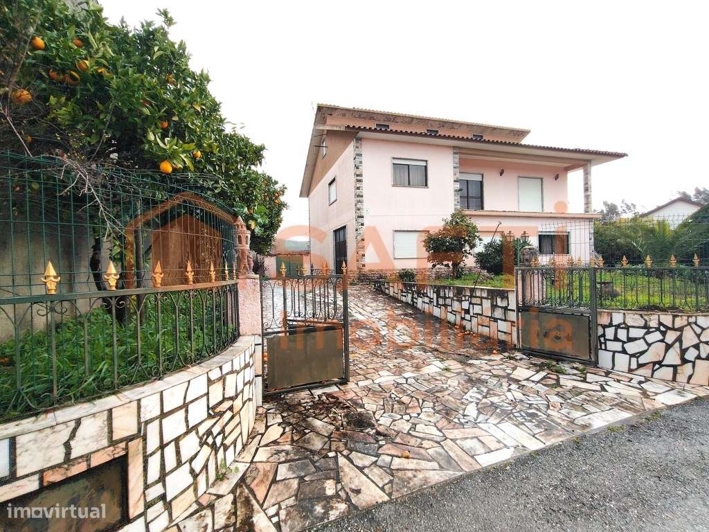 MORADIA T4, COM ANEXOS, FURO, POÇOS E TERRENO DE CULTIVO. - Grande imagem: 2/60