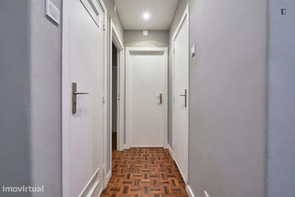 Quarto - localizado em Benfica Lisbon - Grande imagem: 4/10