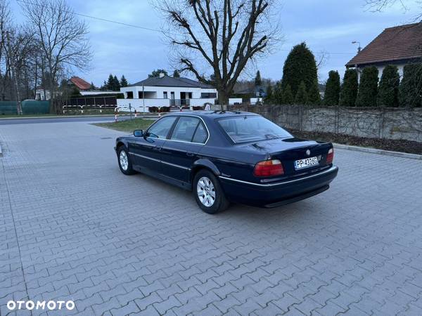 BMW Seria 7 728i L - 3