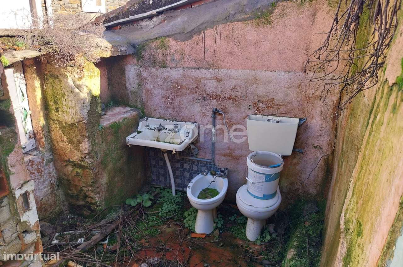Reerguer com Estilo: Moradia T2 com Vista sobre Paços, Sabrosa-10