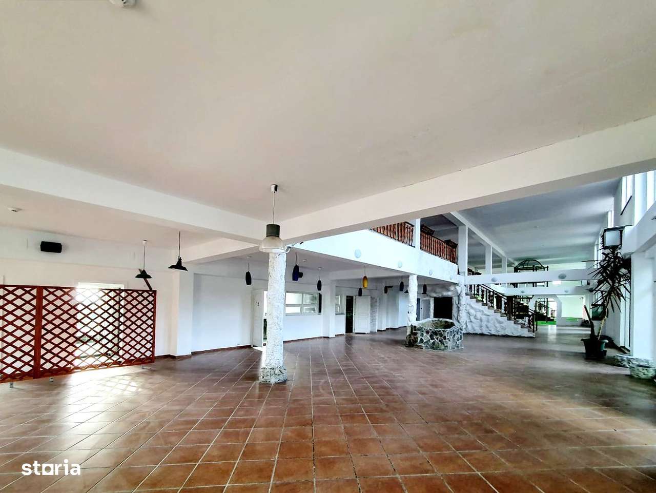 Spațiu comercial de 1.800 mp cu curte de 2.500 mp - Imagine principală: 3/9