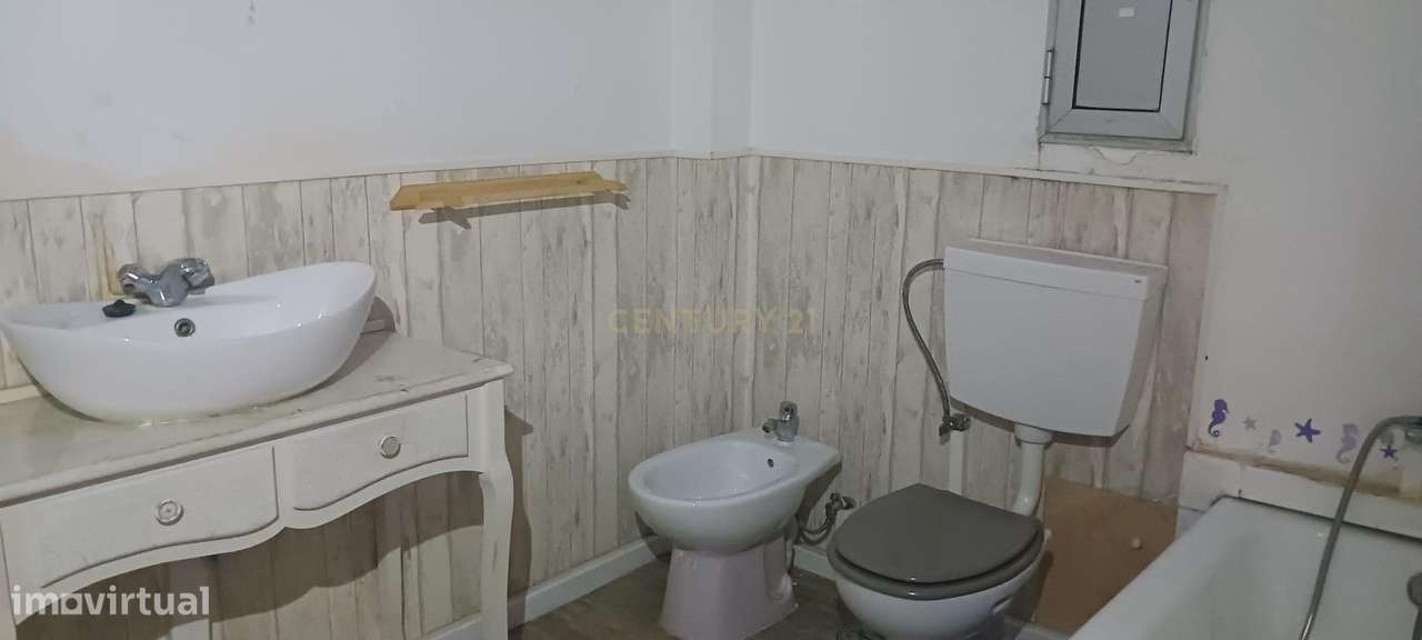 Apartamento T2 +1 Duplex em Alvalade, Lisboa - Oportunidade Única-17