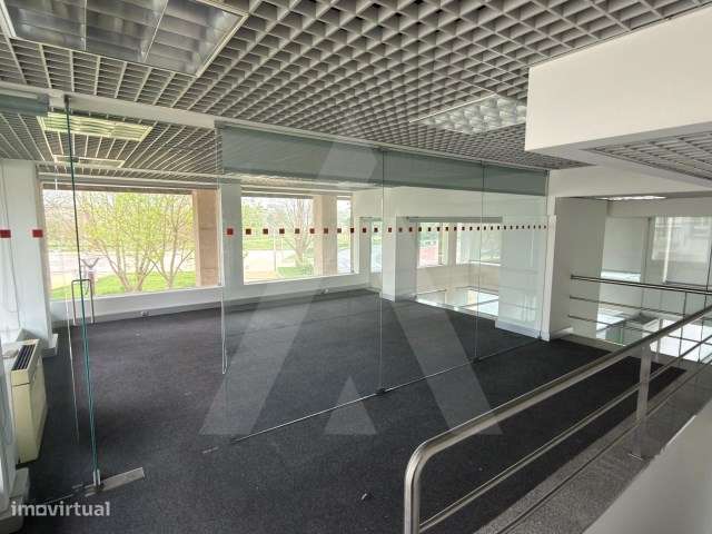 Loja com 3 frentes e com mezzanine  no centro de Estarreja - Grande imagem: 2/23