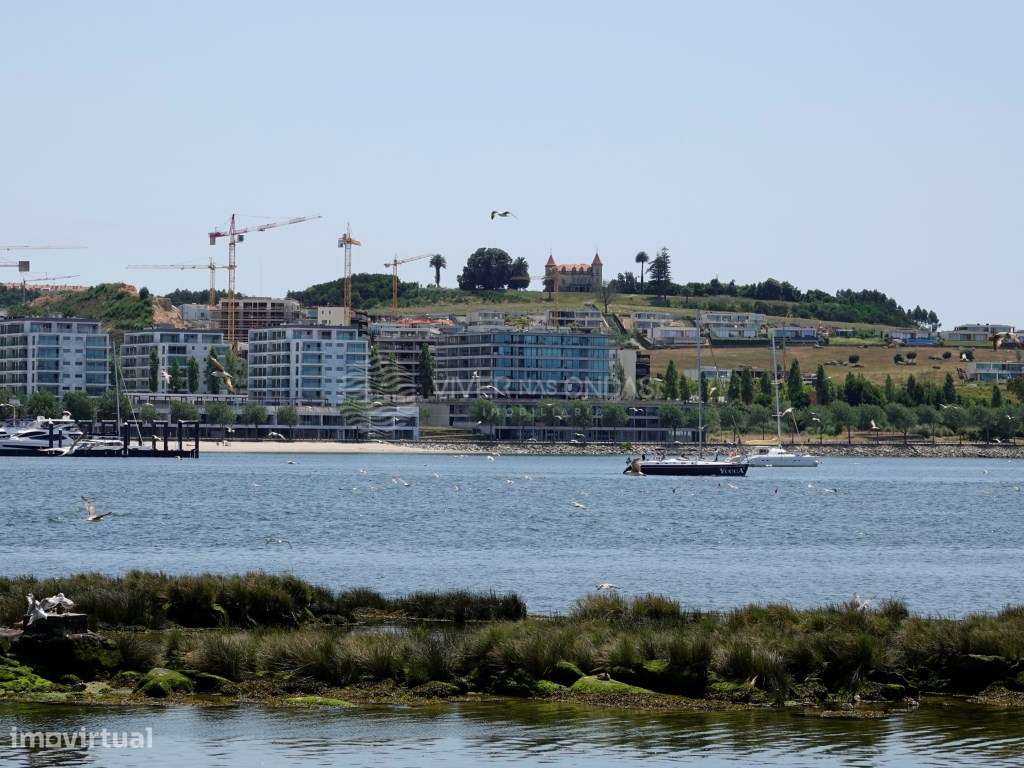 Apartamento T4 com 2 lugares de parqueamento e arrecadação.-37