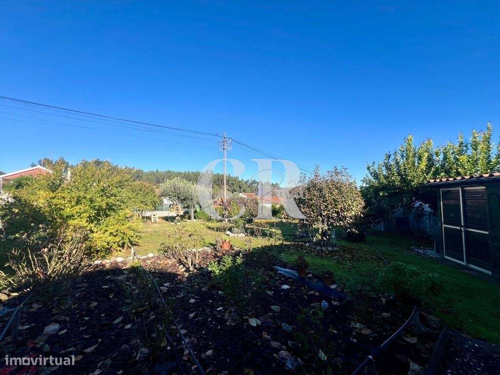 Excelente moradia térrea e independente com jardim em Arega - Figueiró-15