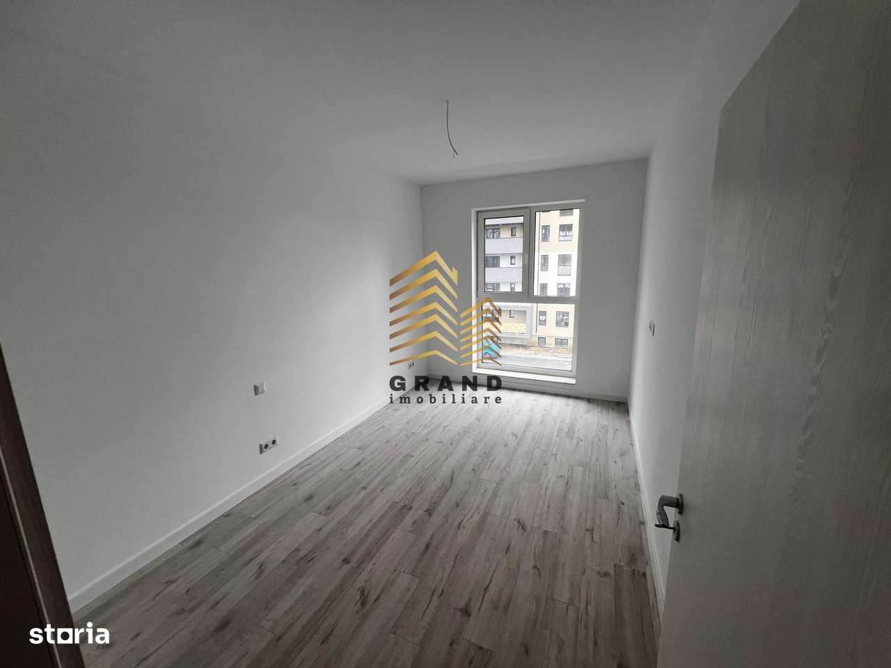 APARTAMENT ~ DECOMANDAT ~ DE VANZARE - Imagine principală: 3/8