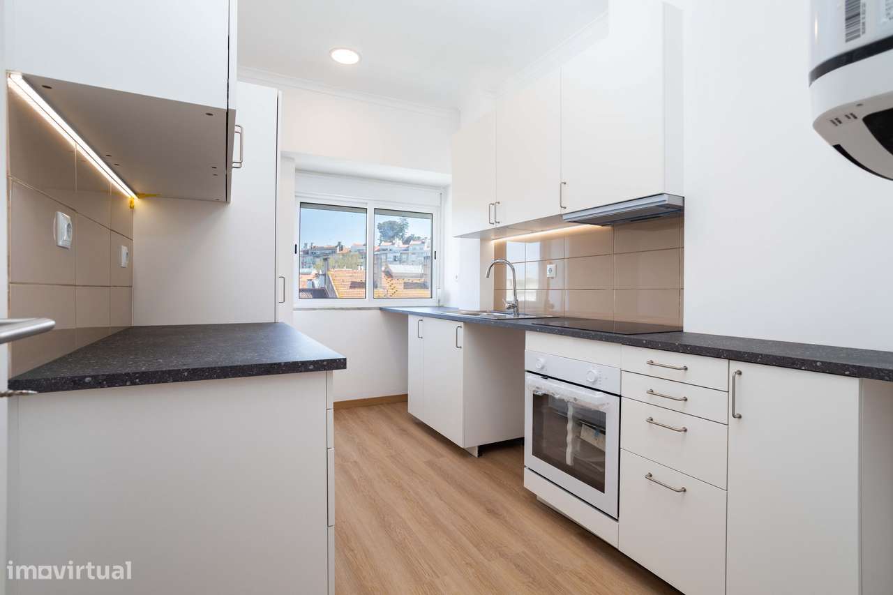 Moderno T2 Remodelado com Vista Desafogada na Calçada de Carriche - Grande imagem: 5/31