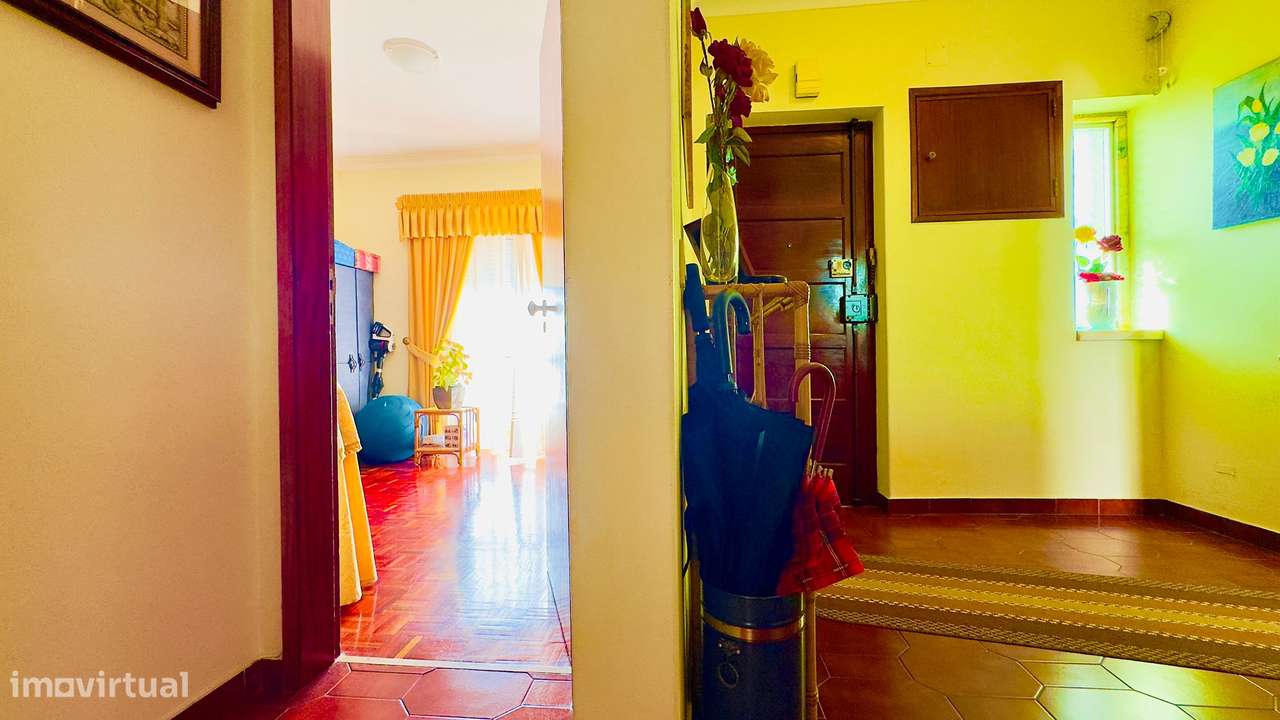 Andar de Moradia T2 | 70 m² | Varanda | Garagem | Porto Salvo-8