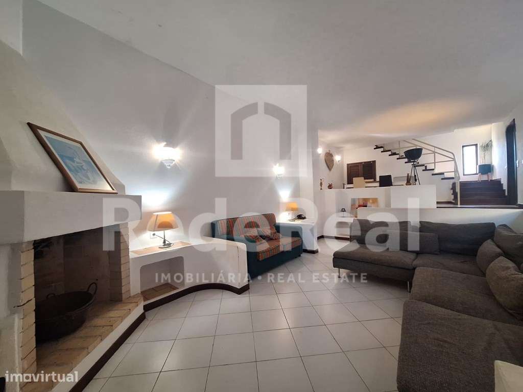 Moradia T3 + 1 com Boas Áreas em Lote de 300 m² - Centro de Albufeira-26
