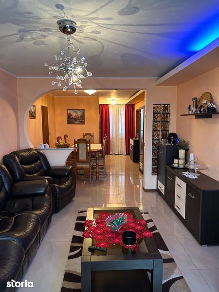 Vând apartament cu 4 camere, in Botoșani