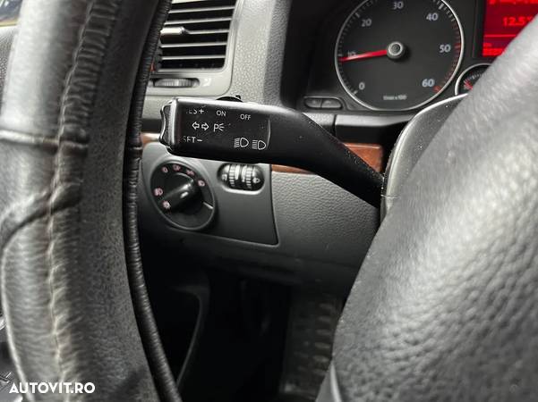 Volkswagen Jetta 2.0 TDI Comfortline - 21