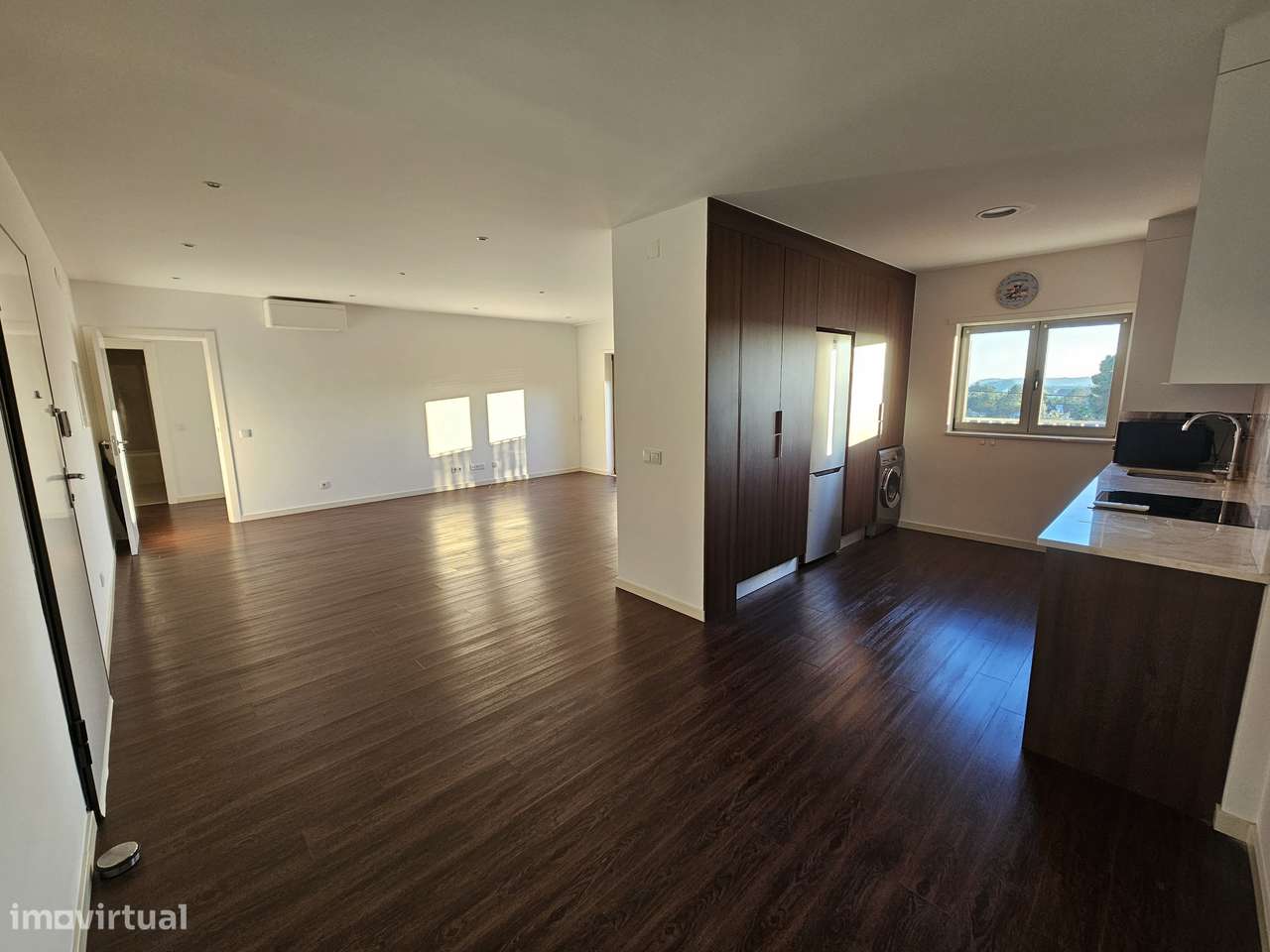 Apartamento T3 semi-novo perto da escolas Agrária e de Saúde - Grande imagem: 1/31