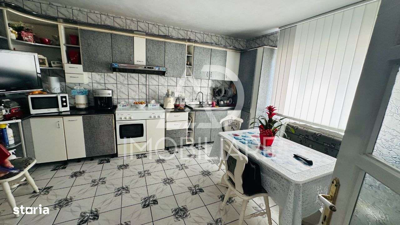 Vânzare vilă spațioasă în Târgu-Jiu , Bld Ecaterina Teodoriu - Imagine principală: 5/15