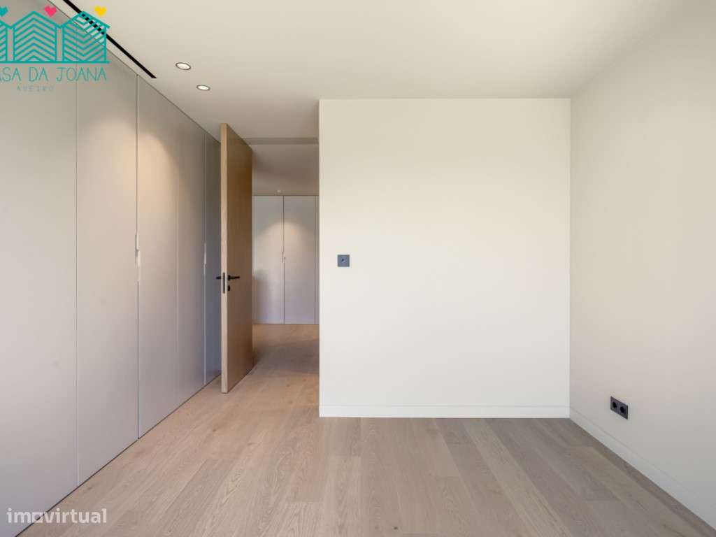 Moradia T5+1 com Piscina em Cascais-27