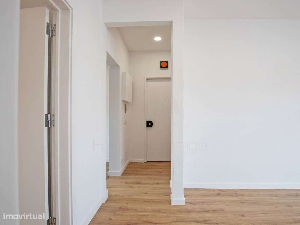 Excelente Apartamento T2 no centro de Santana-8