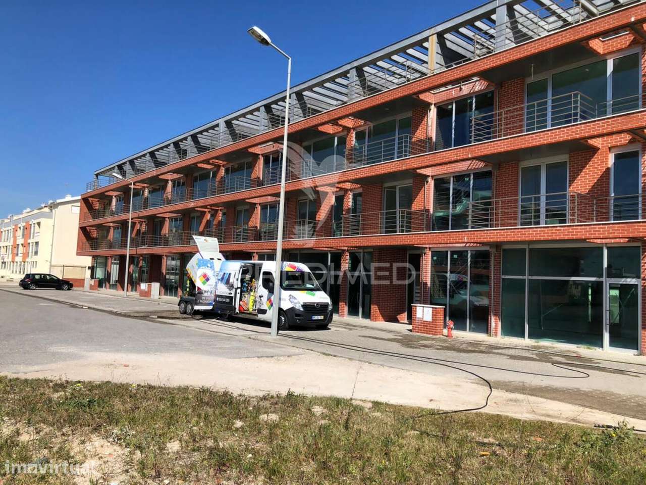 Conjunto de Lojas com Potencial para Conversão em Apartamentos - Grande imagem: 1/9