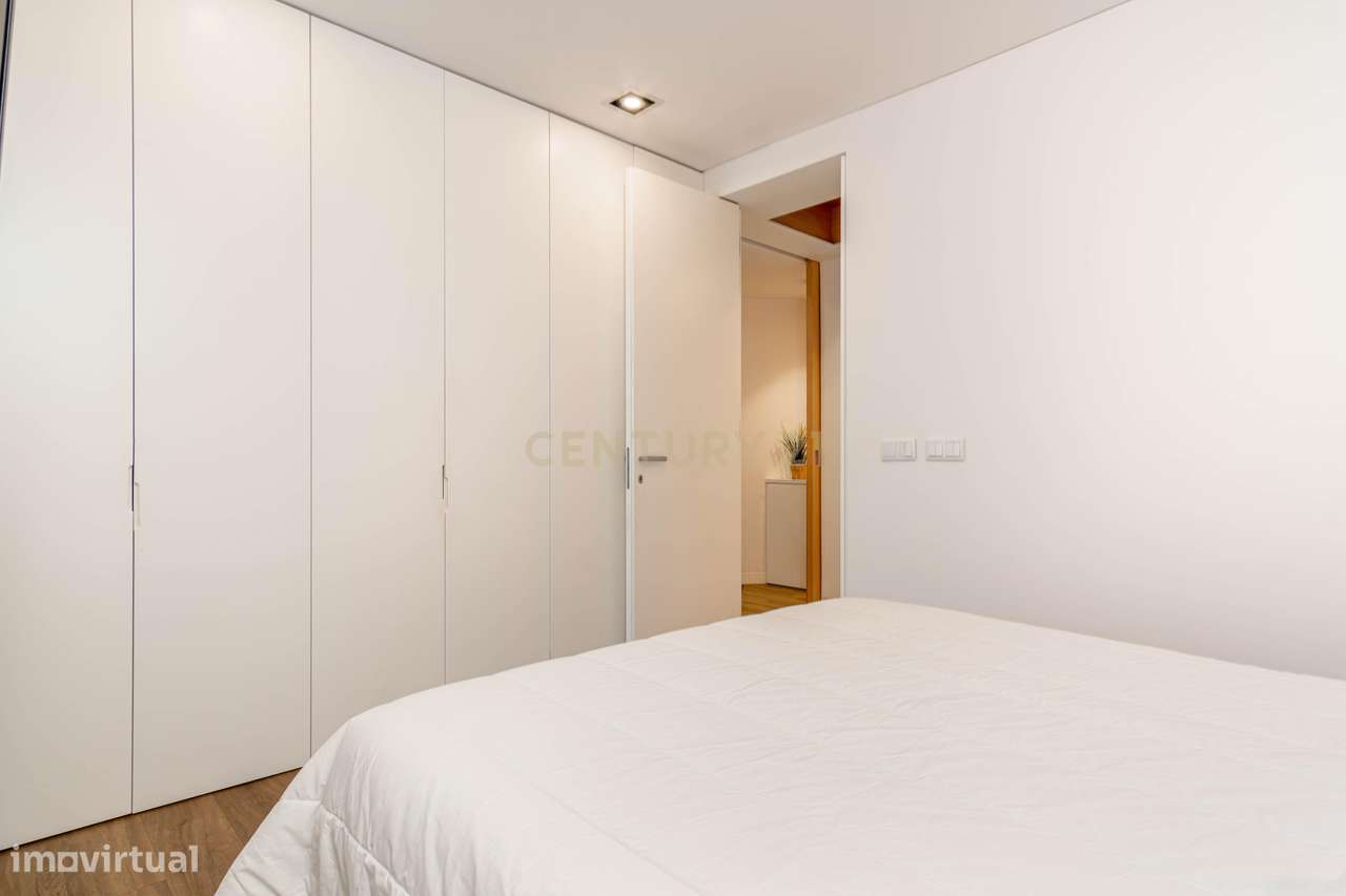 Apartamento Renovado com Terraço na Pontinha-6