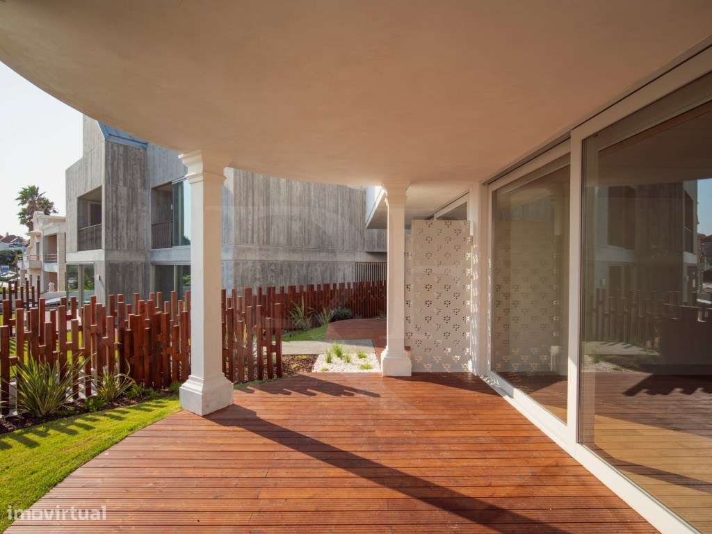 Moradia T3+1 Frente mar no Estoril, com 3 lugares de garagem e piscina-21