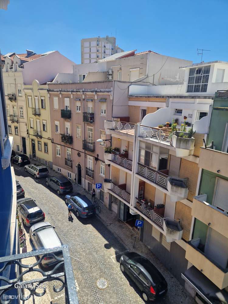 T2 no 3º Andar com 3 Jardins, Elevador, Coz.Equipada Lx-34