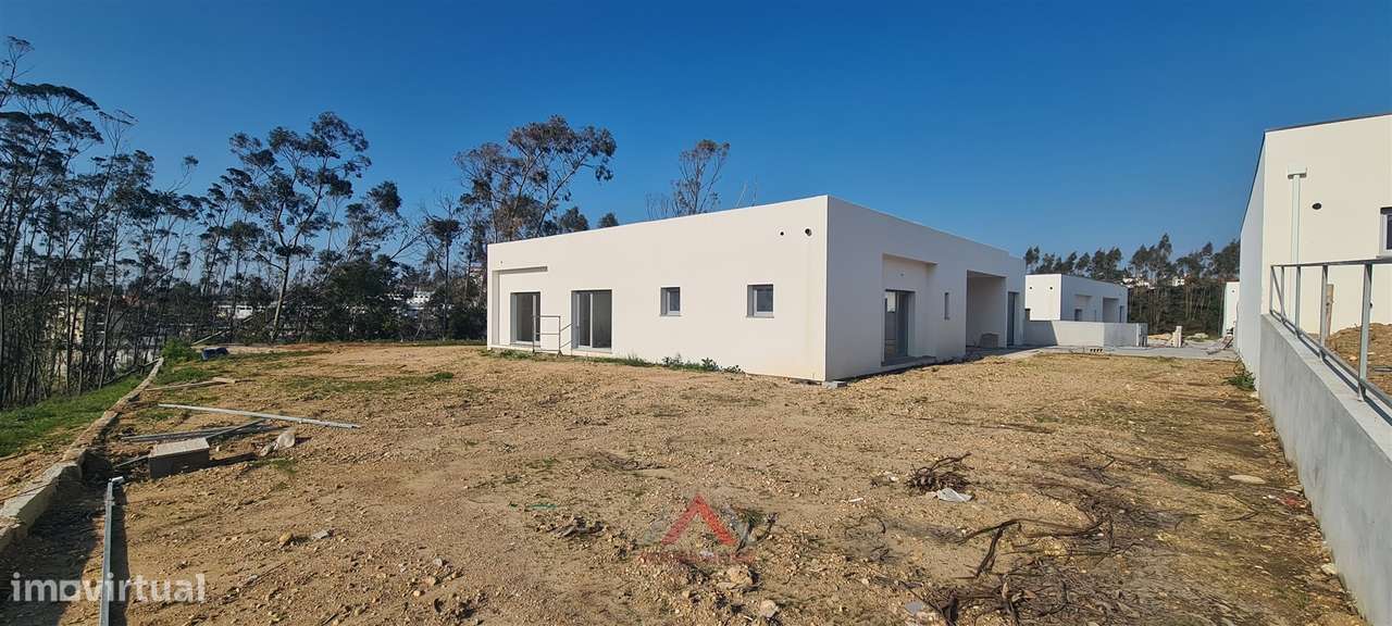 Moradia V4 R/C - 2 Suites - Grande Jardim - Pousos - Grande imagem: 4/33