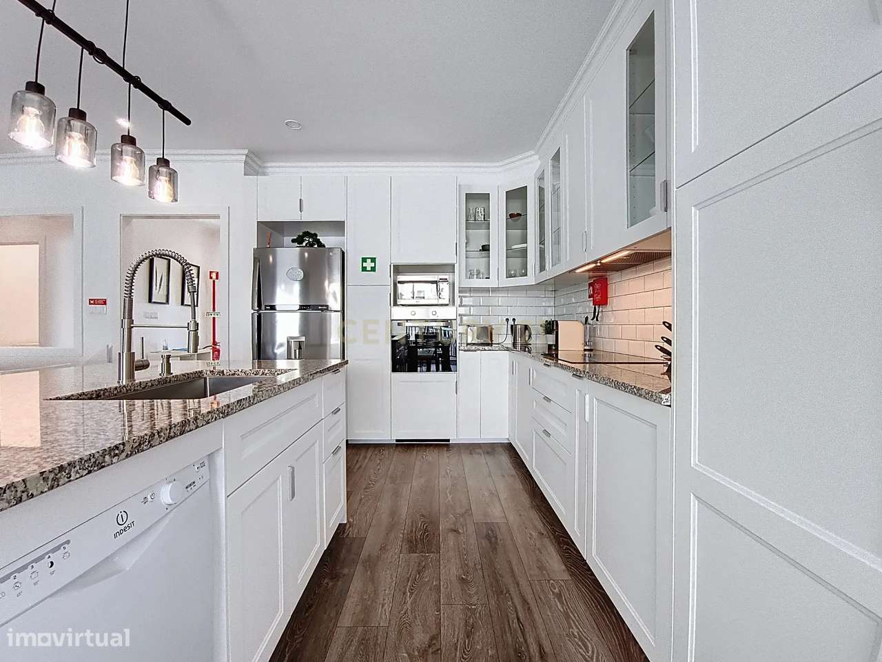 Moradia Moderna com Piscina + Apartamento Independente | Construção 20-13