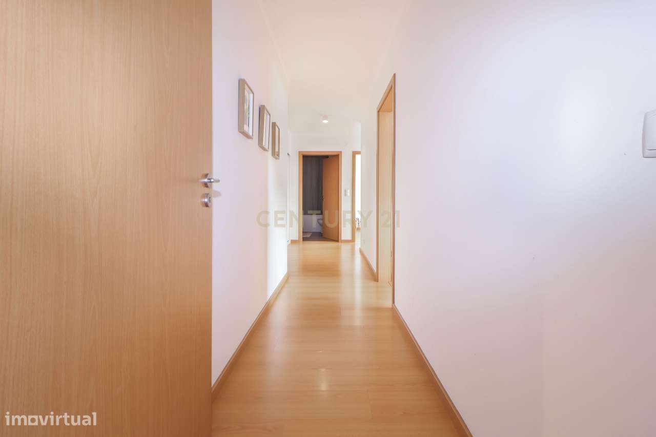 Apartamento T3 | 86 m2 + 14 m2 | Lugar de Garagem | Vista Rio Tejo | A-15