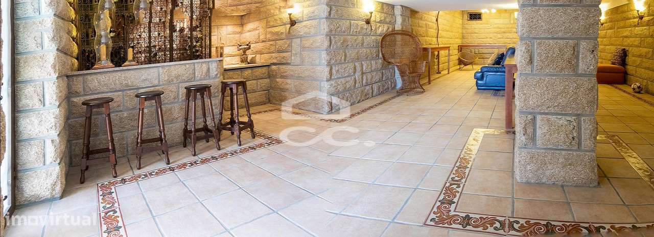 Moradia T6 com piscina e vistas-46