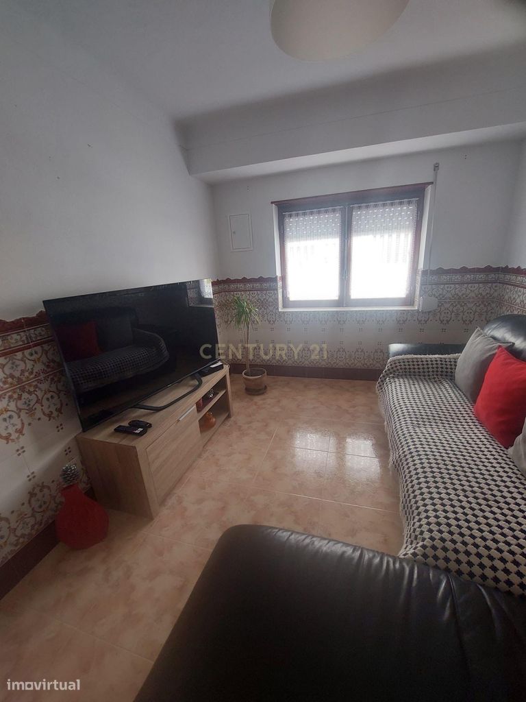 Apartamento - Mobiliado e Equipado - Arrendamento - Nazaré - Grande imagem: 2/3