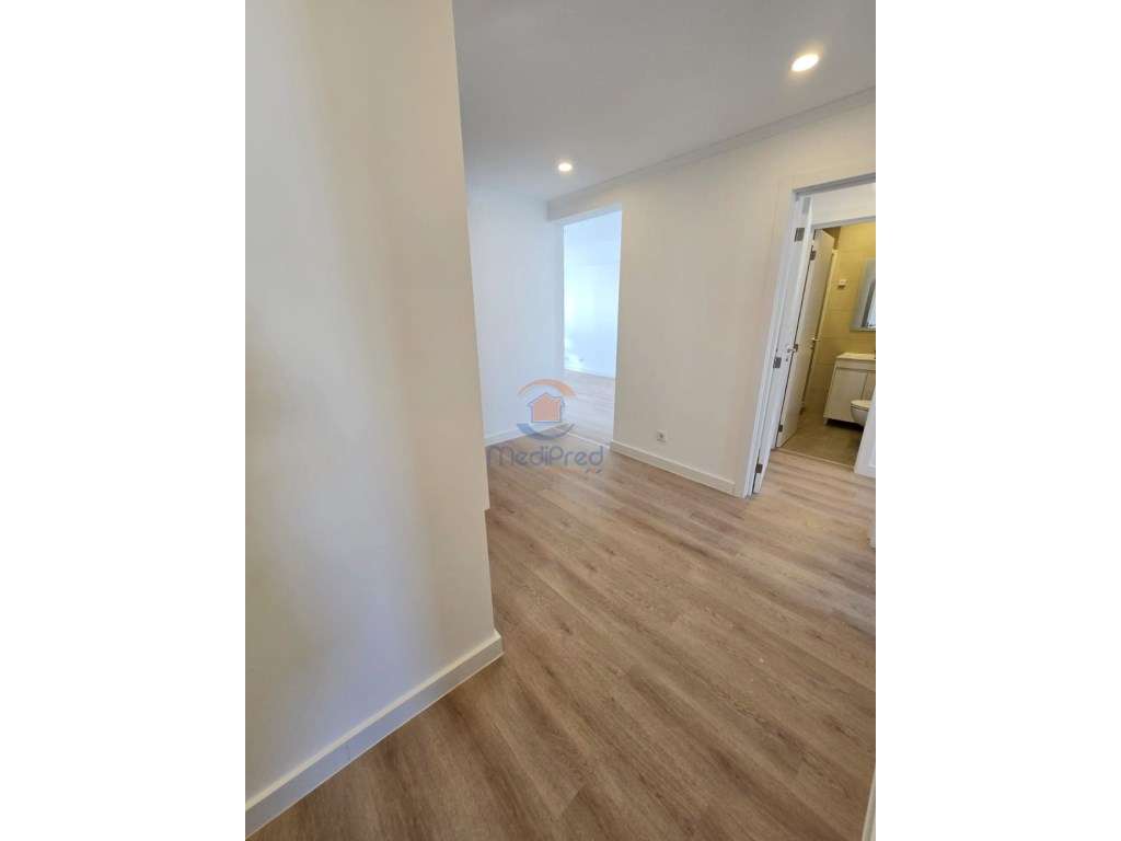 Apartamento T3 Totalmente Remodelado | Camarate, Loures-14