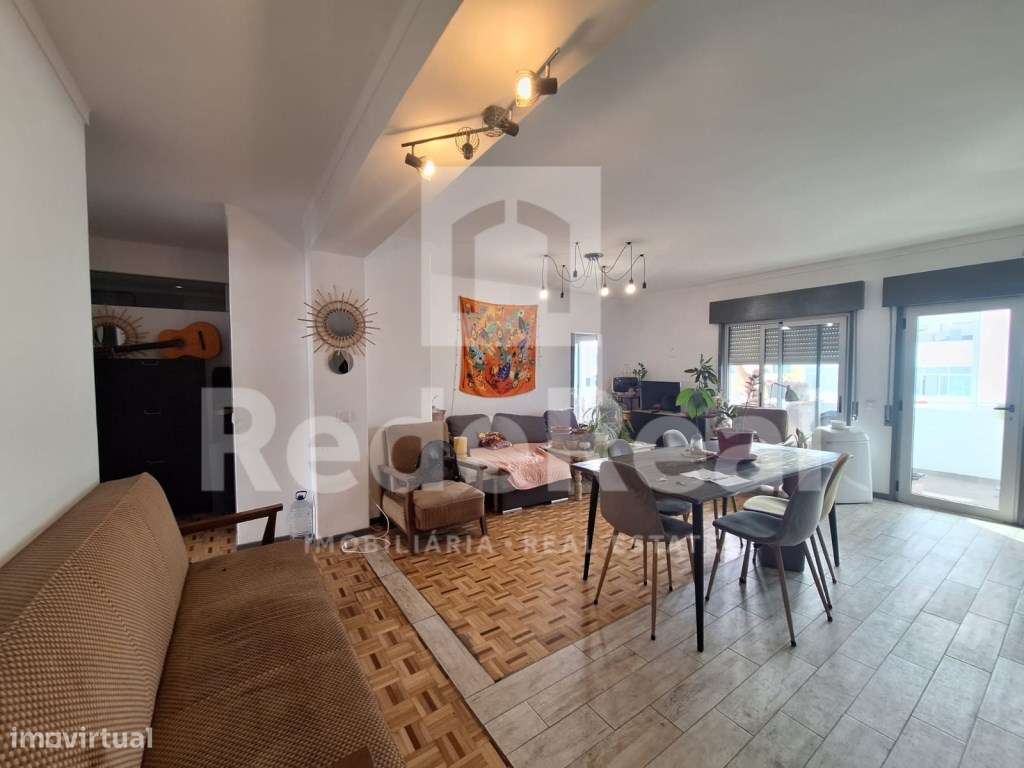 Apartamento T1 Renovado e Transformado em Espaçoso T3 de Último Pis... - Grande imagem: 5/14