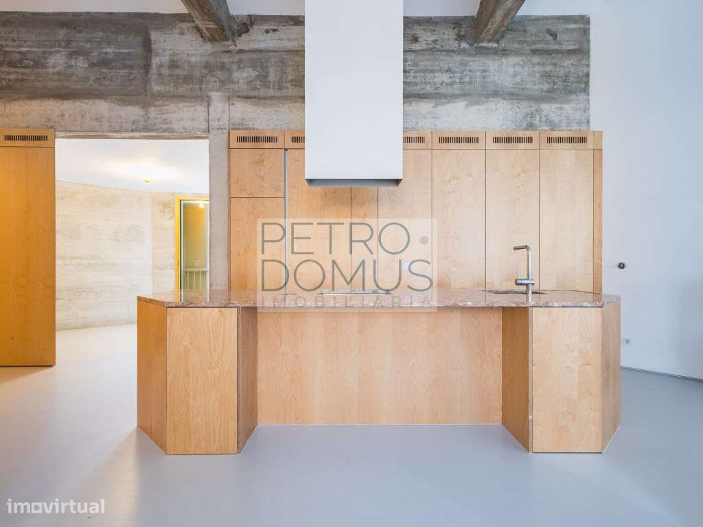 Apartamento T1+1 Único no Centro Histórico de Leiria-12