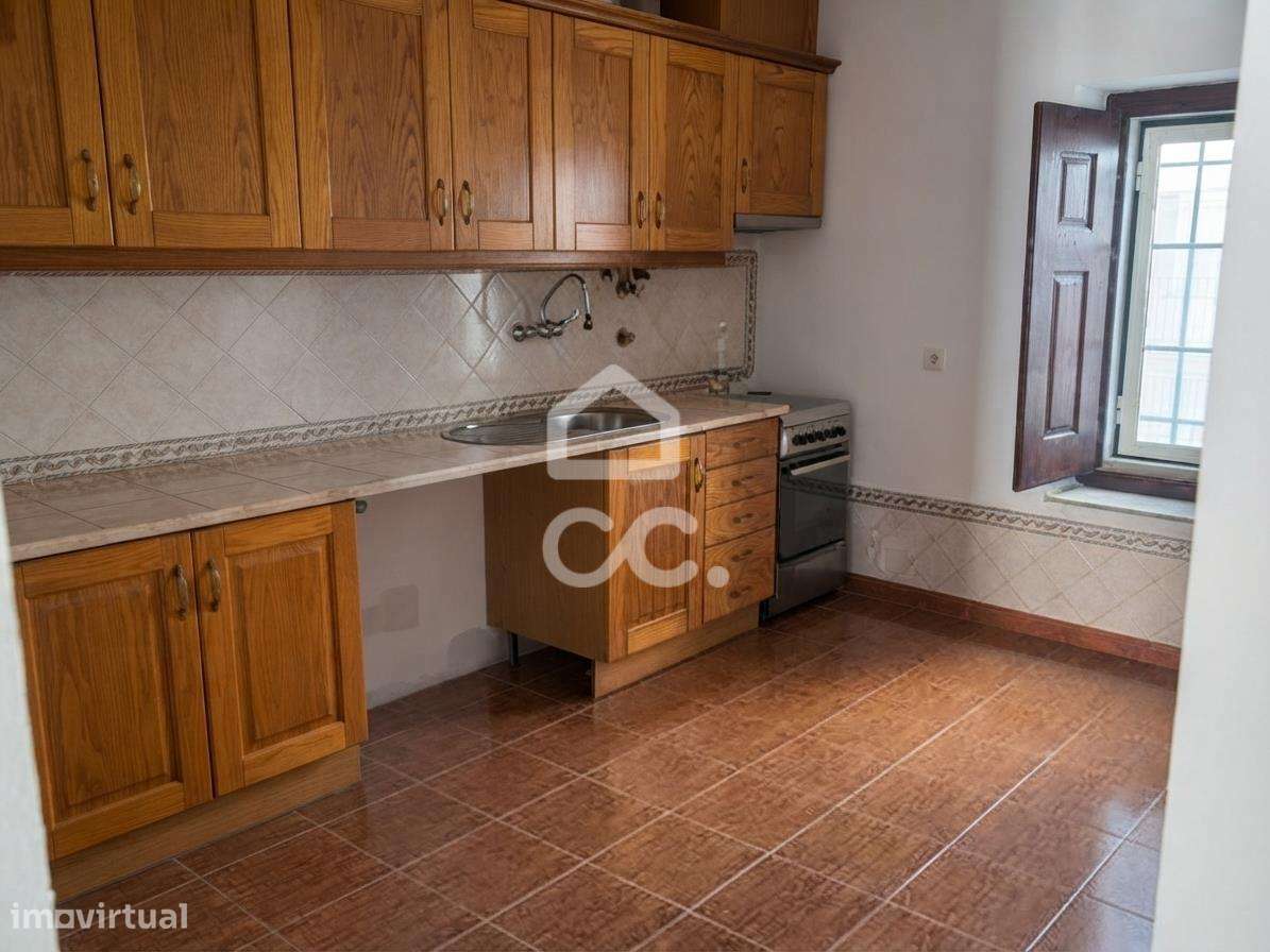 Prédio para investimento em Torres Novas com 3 apartamentos T0 e T1 em-21