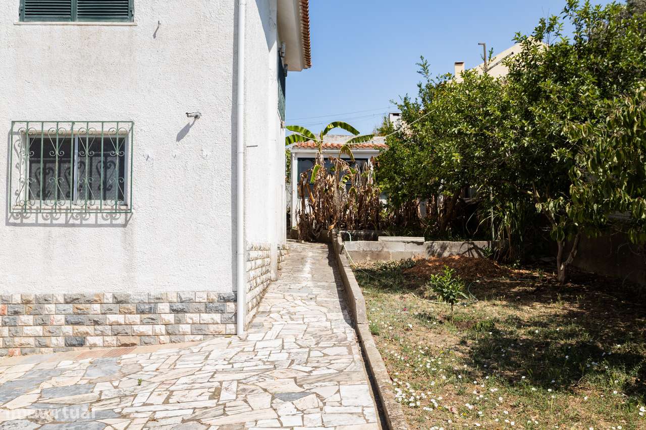 Moradia T3 Isolada, com garagem de 157 m2 térrea em lote de 1.331 m2 c-13