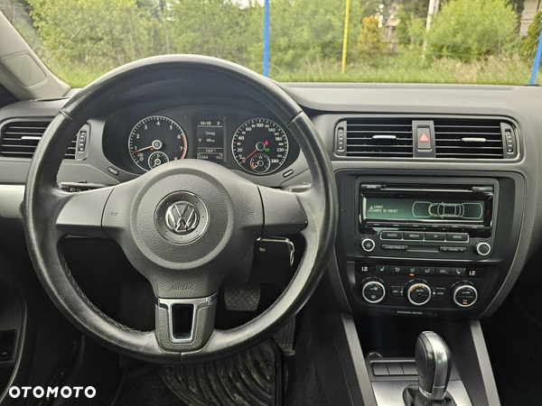 Volkswagen Jetta - 9