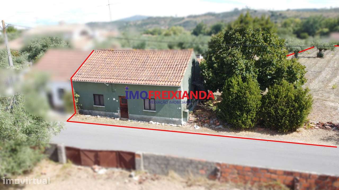 Moradia no centro da Vila da Freixianda-23